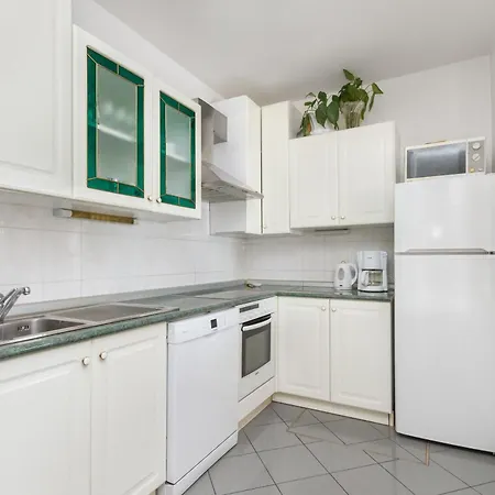 Apartament Paula *